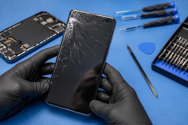 Vetro Samsung rotto: prezzo della sostituzione e fattori da valutare